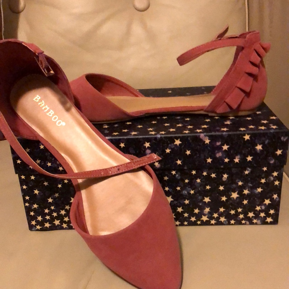 These are beautiful casual sandals.